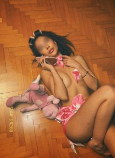 Alexandra - puta in İstanbul Photo 3 of 7