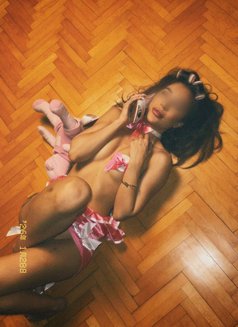 Alexandra - puta in İstanbul Photo 4 of 7