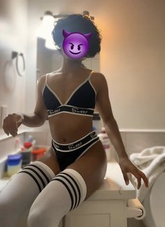 Alexi Cox - Transsexual escort in Colombo Photo 26 of 30