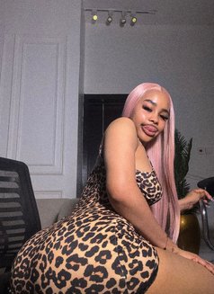 Lisa Ray, Available Now 🟢 - escort in Noida Photo 2 of 6