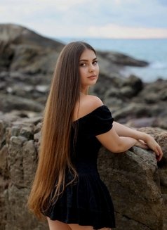 Alexis - escort in Phuket Photo 7 of 9