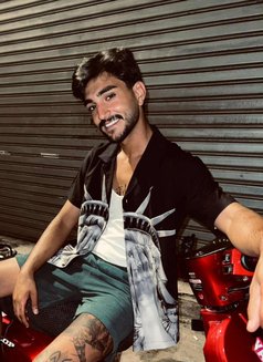 Alexsexy - Male escort in Beirut Photo 6 of 9