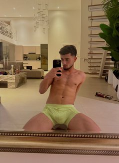 Alexx03 - Male escort in Dubai Photo 1 of 9