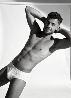 Alexx03 - Male escort in Dubai Photo 4 of 9