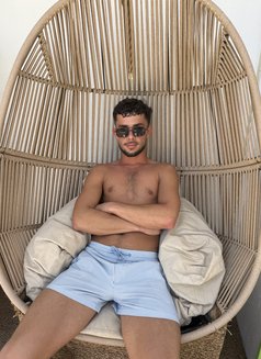 Alexx03 - Male escort in Dubai Photo 8 of 9