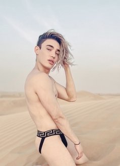 Alexxxie - Male escort in Dubai Photo 2 of 14