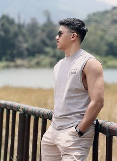 Alfarizi - masseur in Makassar Photo 3 of 21