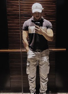 Alfarizi - masseur in Makassar Photo 16 of 21