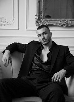 Ali - Male escort in Dubai Photo 2 of 10