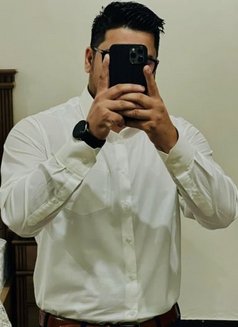Ali Azlan - Acompañantes masculino in Islamabad Photo 1 of 3