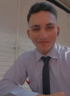 Anderson jr. - Acompañantes masculino in Peshāwar Photo 2 of 8