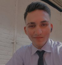 Anderson jr. - Acompañantes masculino in Peshāwar