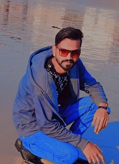 Ali Khan - Male escort in Karāchi Photo 2 of 3