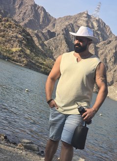 Ali Syrian in Uae for women only - Acompañantes masculino in Dubai Photo 5 of 6