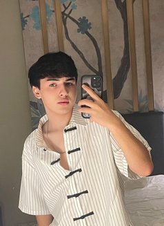 Babyface_XL - Male escort in İstanbul Photo 1 of 13
