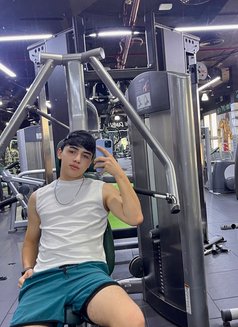 Babyface_XL - Male escort in İstanbul Photo 3 of 13