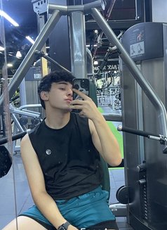 Babyface_XL - Male escort in İstanbul Photo 5 of 13