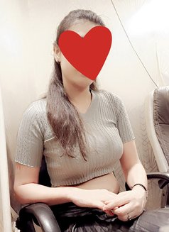 Alia - puta in Noida Photo 1 of 4