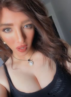 Alia - Transsexual escort in Riyadh Photo 3 of 5