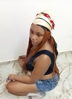 Alia - puta in Muscat Photo 1 of 4