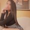 Alia Khan - puta in New Delhi Photo 4 of 5