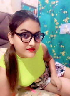 Alia Khan - Transsexual escort in New Delhi Photo 10 of 16