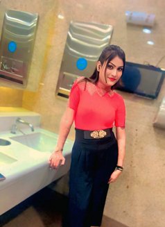 Alia Khan - Transsexual escort in New Delhi Photo 12 of 16
