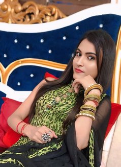 Alia Khan - Transsexual escort in New Delhi Photo 13 of 16