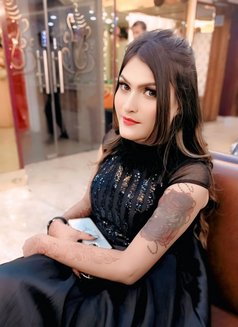 Alia Khan - Transsexual escort in New Delhi Photo 14 of 16
