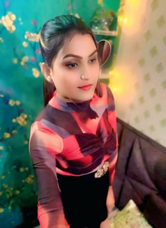 Alia Khan - Transsexual escort in New Delhi Photo 19 of 21
