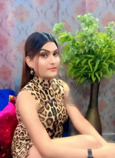Alia Khan - Transsexual escort in New Delhi Photo 20 of 21