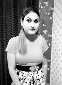 Alia Khan - Transsexual escort in New Delhi Photo 12 of 17