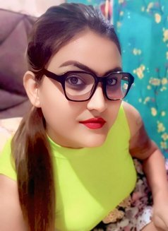 Alia Khan - Transsexual escort in New Delhi Photo 15 of 17