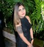 Alia Khan - Acompañantes transexual in New Delhi Photo 16 of 17