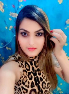 Alia Khan - Transsexual escort in New Delhi Photo 17 of 18