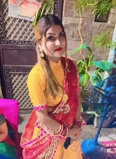 Alia Khan - Transsexual escort in New Delhi Photo 5 of 17