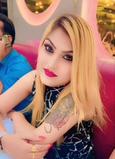 Alia Khan - Transsexual escort in New Delhi Photo 6 of 17