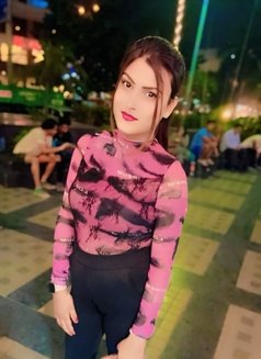 Alia Khan - Transsexual escort in New Delhi Photo 8 of 17