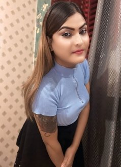 Alia Khan - Transsexual escort in New Delhi Photo 14 of 17