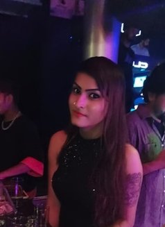 Alia Khan - Transsexual escort in New Delhi Photo 3 of 11