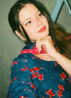 Alia Shaikh - escort in Mumbai Photo 1 of 3