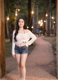 Alice at Jlt - puta in Dubai Photo 7 of 8