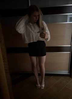 Alice - escort in Dubai Photo 12 of 15