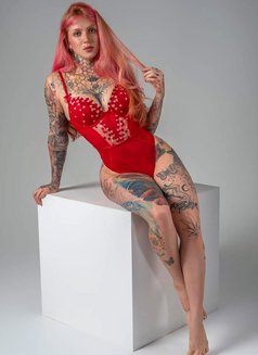 Alice - escort in Paris Photo 1 of 8