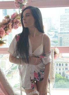 Alice - escort in Singapore Photo 9 of 10