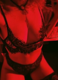 Alice - escort in Melbourne Photo 9 of 13