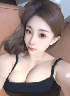 Alice - escort in Mauritius Photo 8 of 8