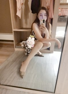 Alice - escort in Shanghai Photo 4 of 4
