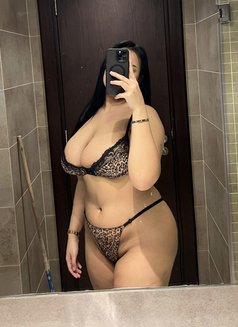 Alice Deep throat - escort in Muscat Photo 1 of 17
