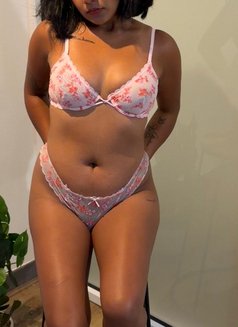 Alice - escort in Bali Photo 1 of 9